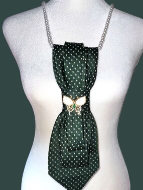 Elegant Green Polka Dot Statement Necklace with stretchy Pearl Chain base